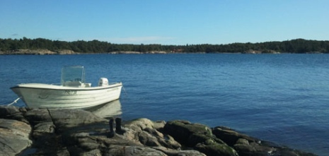 Lilla motorbåten Trutta vid Vrångskär