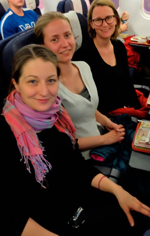Malin, Caroline and Jenny on airplane