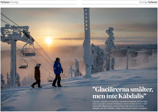 högst upp, två personer går i skidbake i Kåbdalis med mycket snö