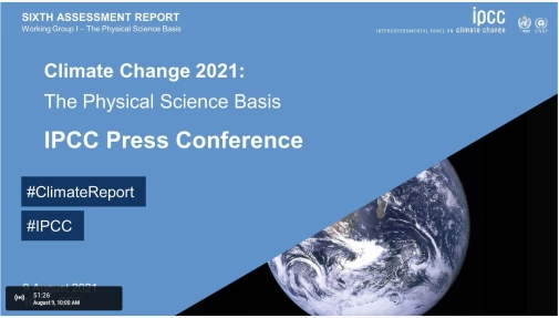 IPCC press conference. Blå ruta med text över en jordglob